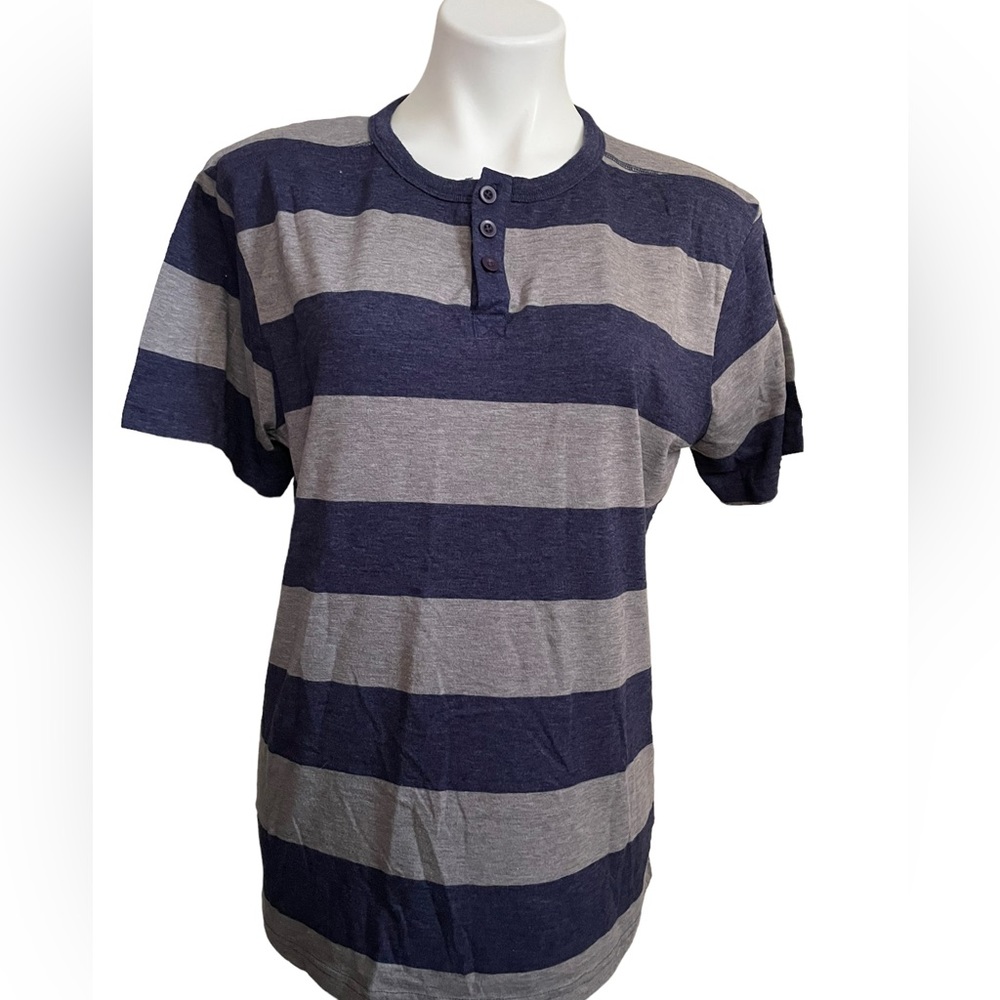 Young mens tee size large